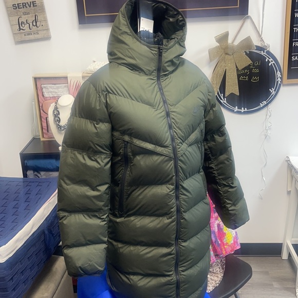 Nike Other - NWT NIKE OLIVE 🫒 GREEN PUFFER